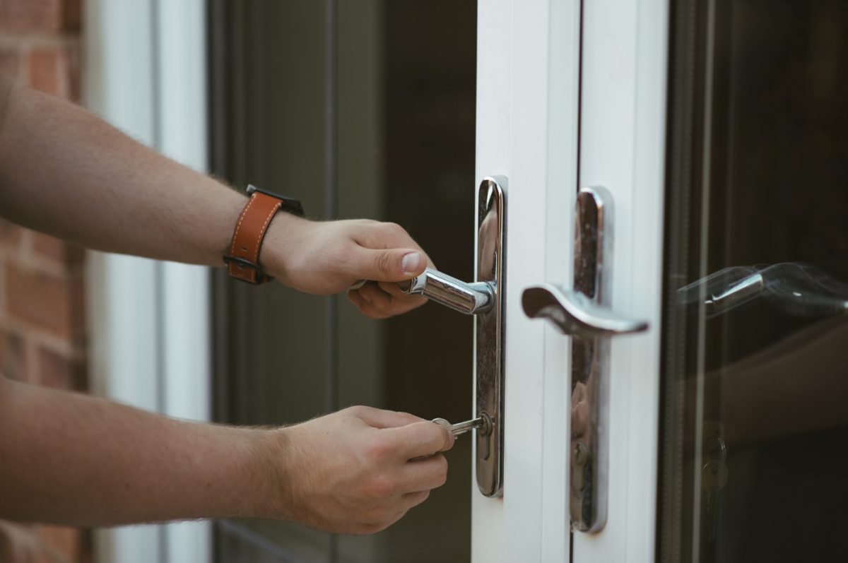 Cambiar la cerradura de una puerta