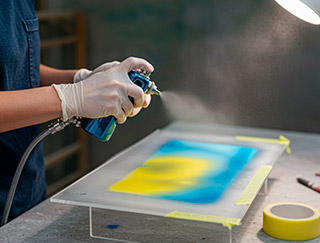 Trabajar metacrilato. Pintar | Servei Estació