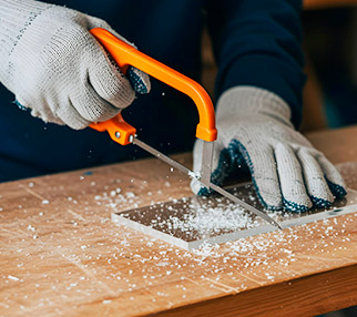 Cómo cortar metacrilato con sierra de marquetería | Servei Estació