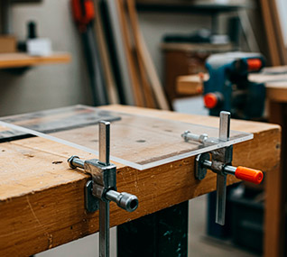 Cómo taladrar metacrilato. Fijar | Servei Estació