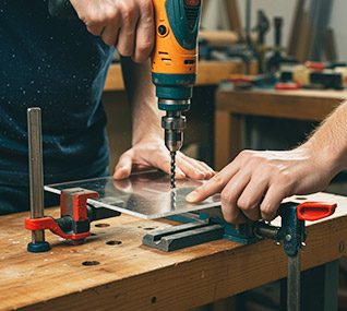 Cómo taladrar metacrilato. Perforar | Servei Estació