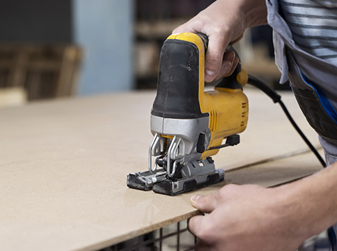 Herramientas electricidad. Sierra eléctrica | Servei