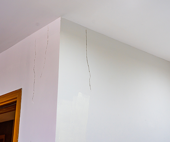 MASILLA de uso fácil para tapar grietas en paredes interiores.