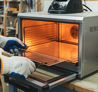 Doblar metacrilato. Horno | Servei Estació