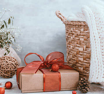 Bolsas de regalo decoradas  Bolsas de regalo decoradas, Manualidades,  Bolsas de regalo