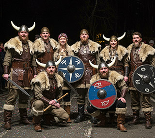 Disfraces originales para grupos en Carnaval. Vikingos | Servei Estació