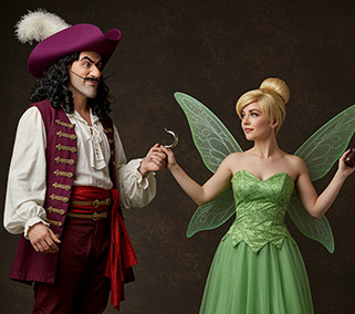 Disfraces en pareja originales para Carnaval. Garfio y Campanilla| Servei Estació