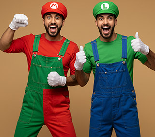 Disfraces en pareja originales para Carnaval. Mario y Luigi | Servei Estació