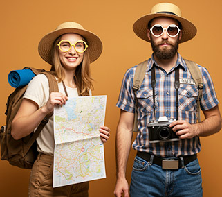 Disfraces en pareja originales para Carnaval. Turistas | Servei Estació
