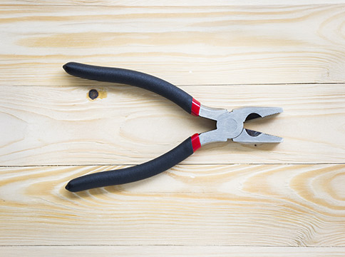 Herramientas electricidad. Alicate punta plana | Servei Estació