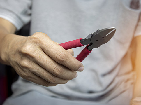 Herramientas electricidad. Alicate de corte | Servei Estació