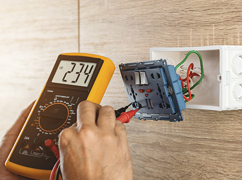 Herramientas electricidad. Multímetro | Servei