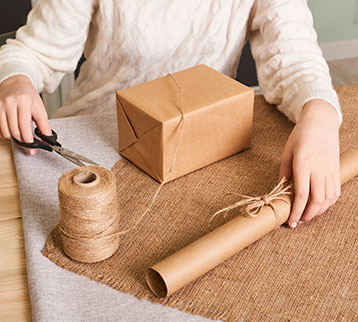 Cómo hacer bolsas de regalo con papel kraft