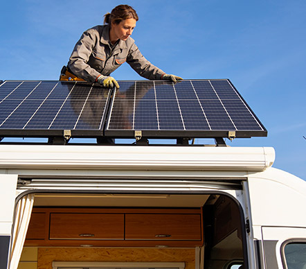 Materiales para camperizar una furgoneta. Paneles solares | Servei Estació