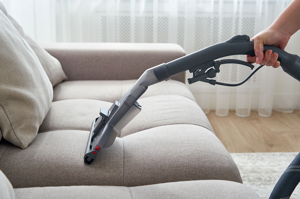 Cómo limpiar la tapicería del sofá - 8 pasos