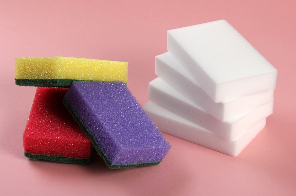 Cinco usos de esponja mágica viral que revoluciona