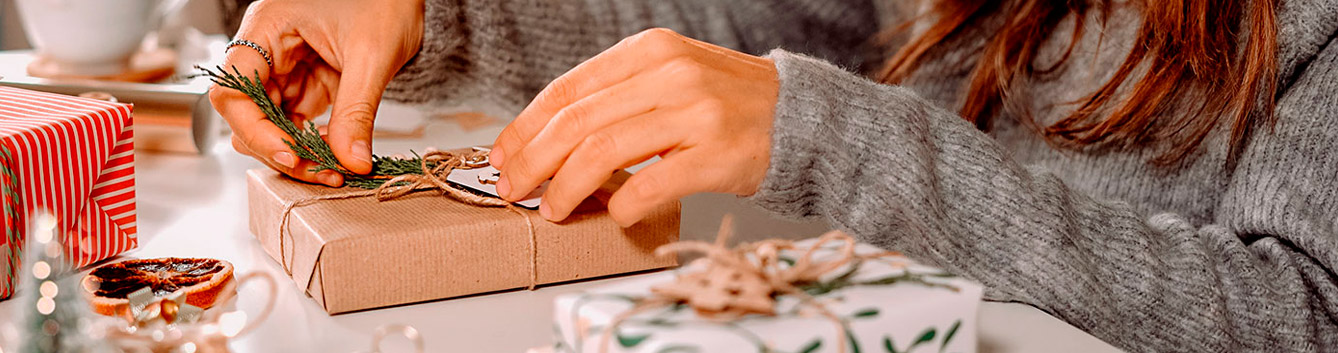 Envolver regalos de Navidad | Servei Estació