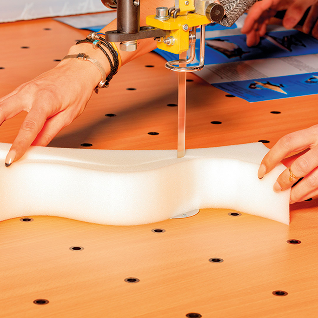 ¿Cómo cortar espuma, esponjas y similares?