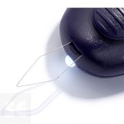 Enhebrador de Agujas con Led Violeta Oscuro Ref.611125