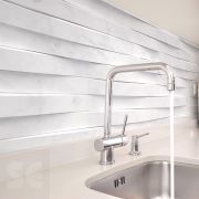 Papel Vinilo Autoadhesivo Carrara White de 65 x 280cm