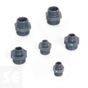 Machón de reducción de PVC gris doble rosca