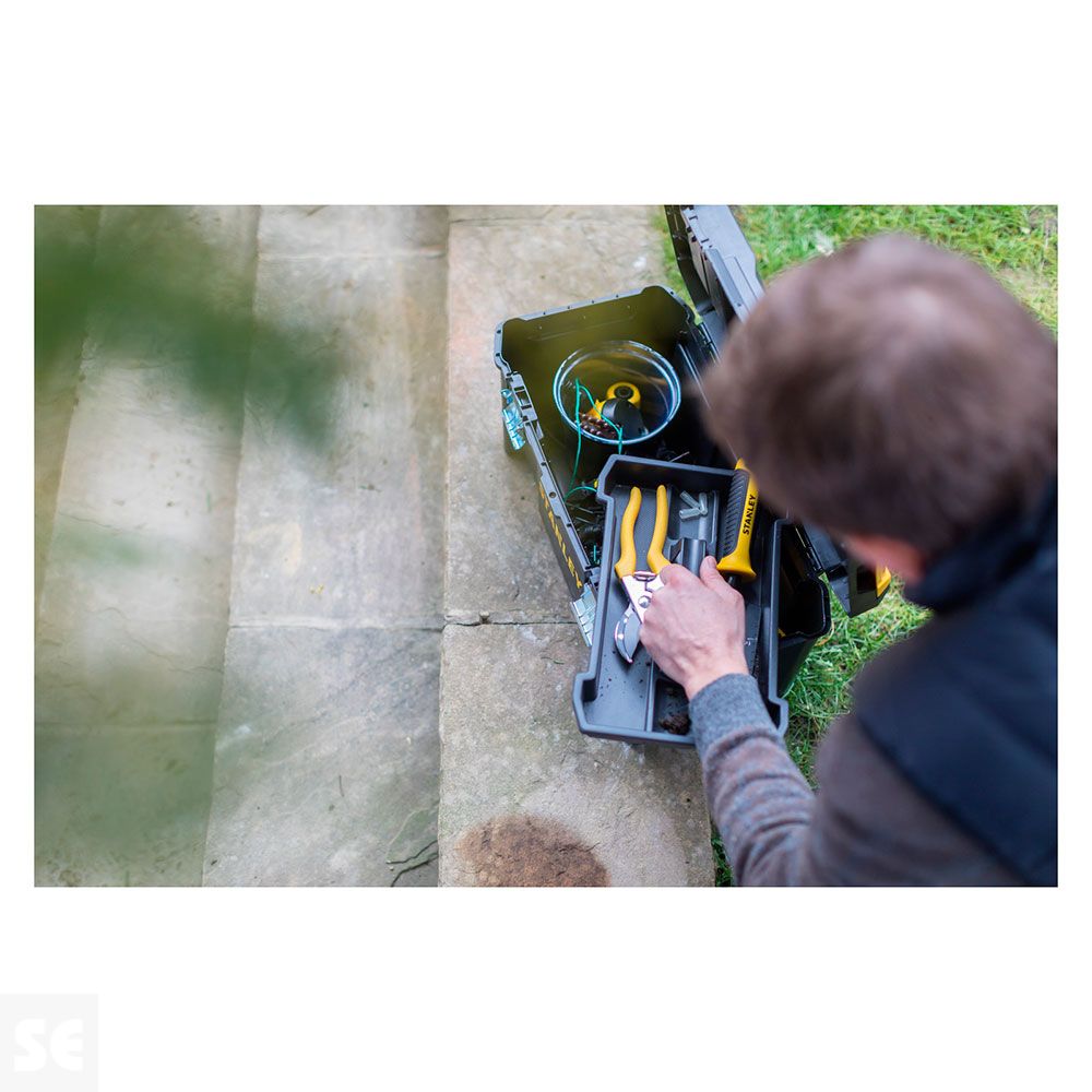 Caja Plástico Cierre Metal 48Cm 19 Stanley Stst1-75521