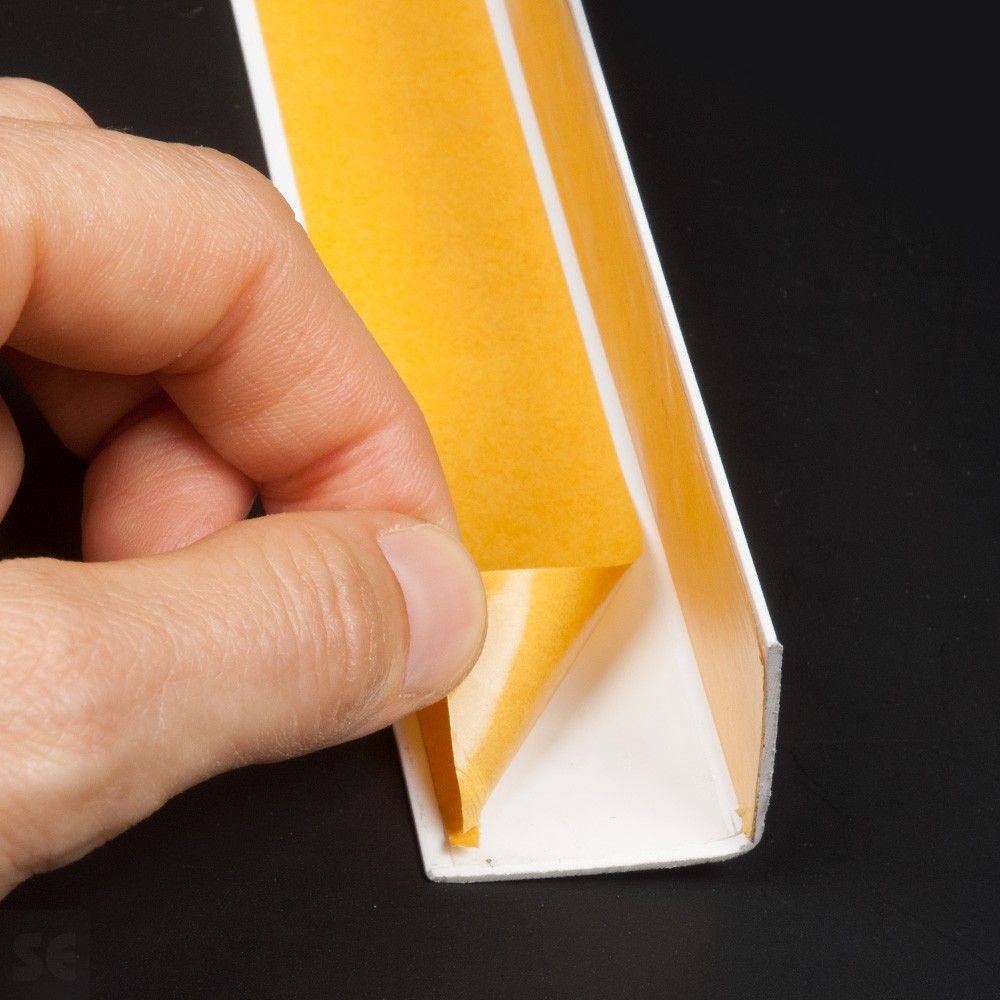 Cantonera de PVC adhesiva blanca | Servei Estació