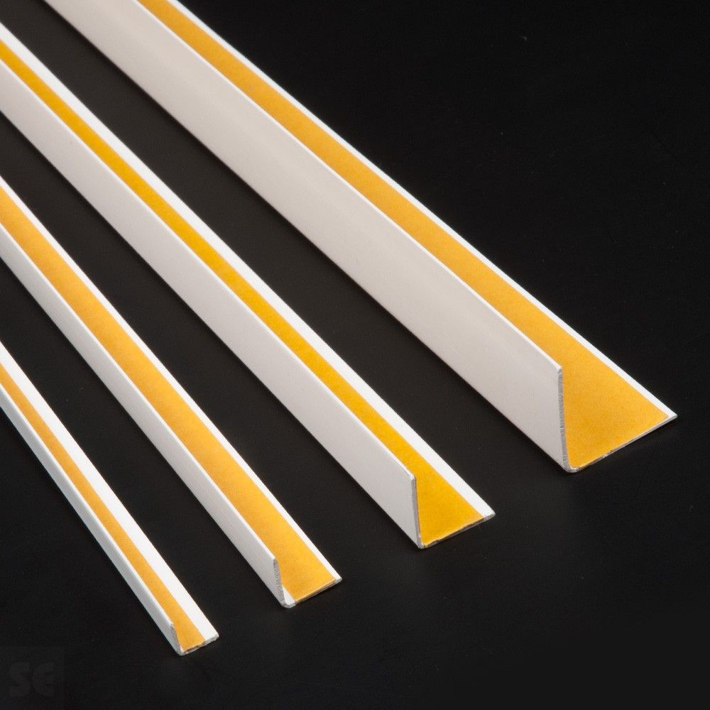 Cantonera de PVC adhesiva blanca de varios tamaños | Servei Estació