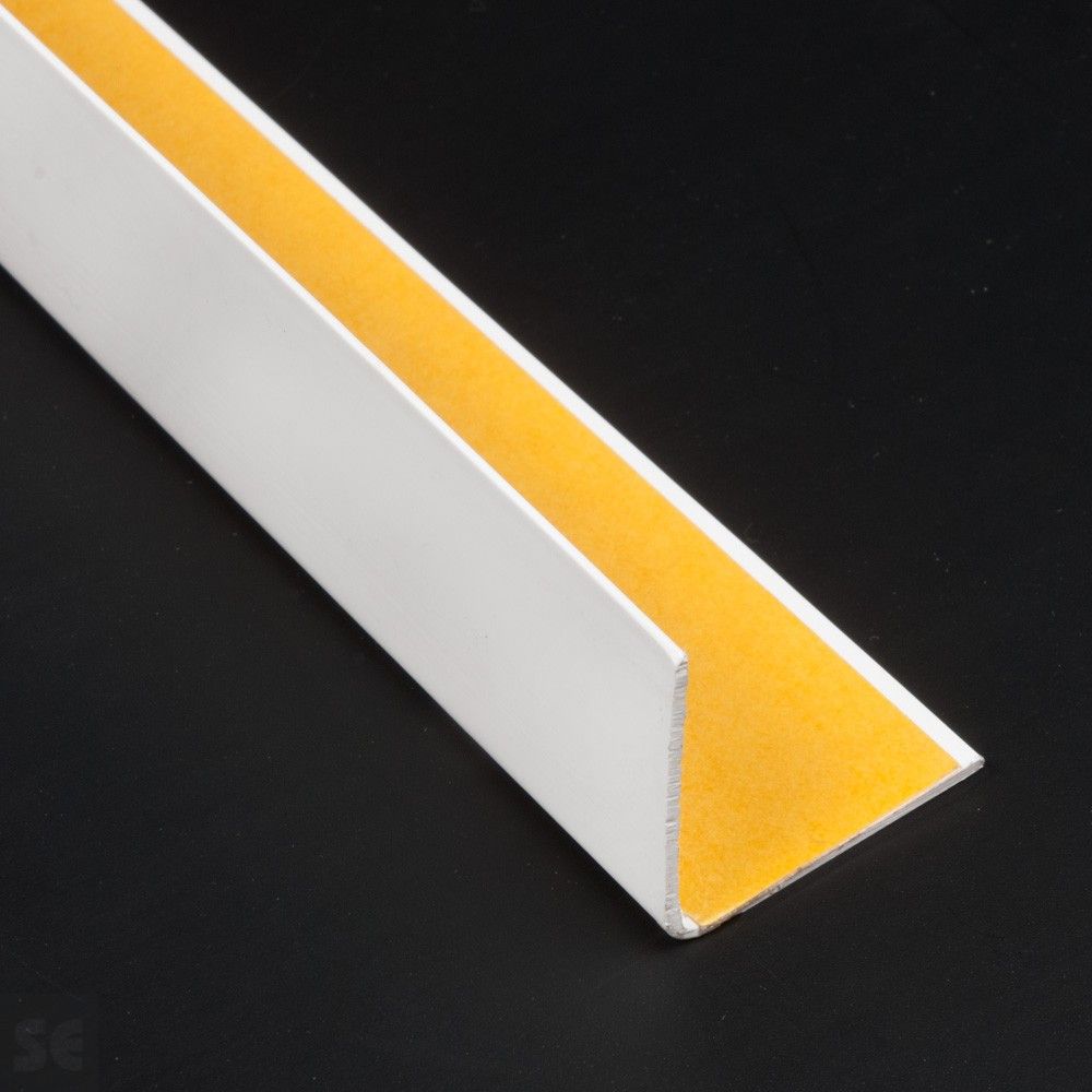 Cantonera de PVC adhesiva blanca | Servei Estació