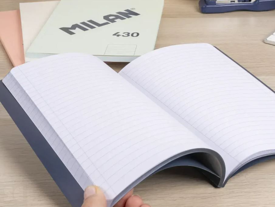 Libreta MILAN A5 Encolada 430 Azul 48h Líneas 95gr