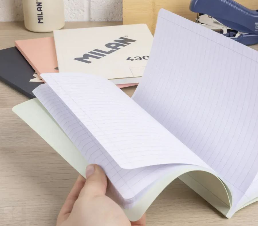 Libreta MILAN A5 Encolada 430 Verde 48h Líneas 95gr
