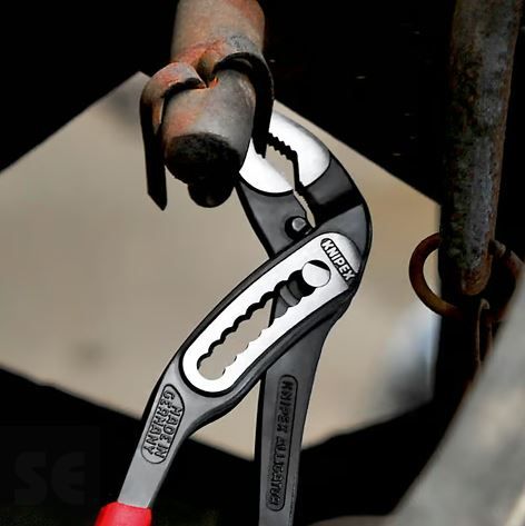 Tenaza Agarre Negro Atramentado 180mm.