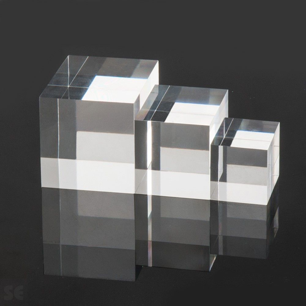 Cubo macizo de Metacrilato transparente en Servei Estació