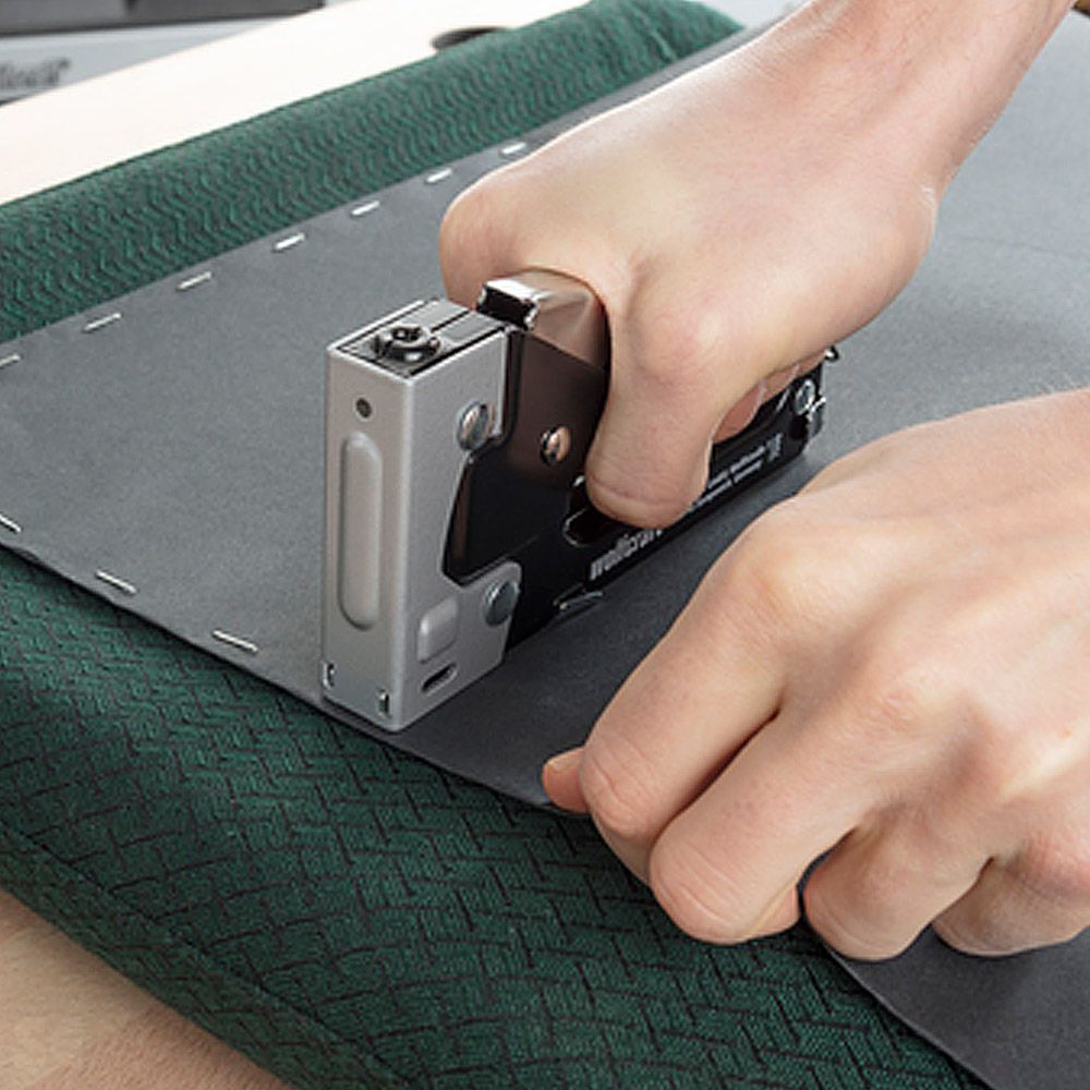 Grapadora con Caja Metálica Grapas Tipo 4-8 mm 053