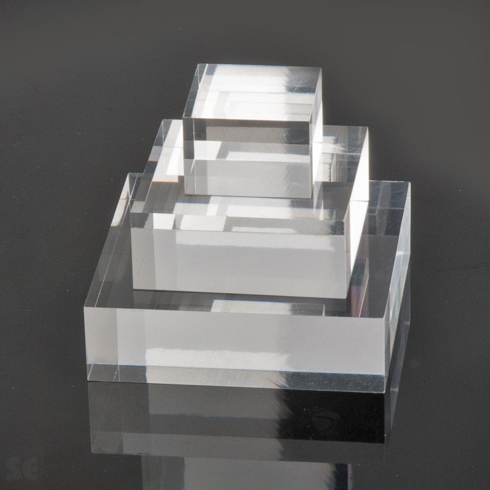 Peana maciza de Metacrilato transparente en Servei Estació