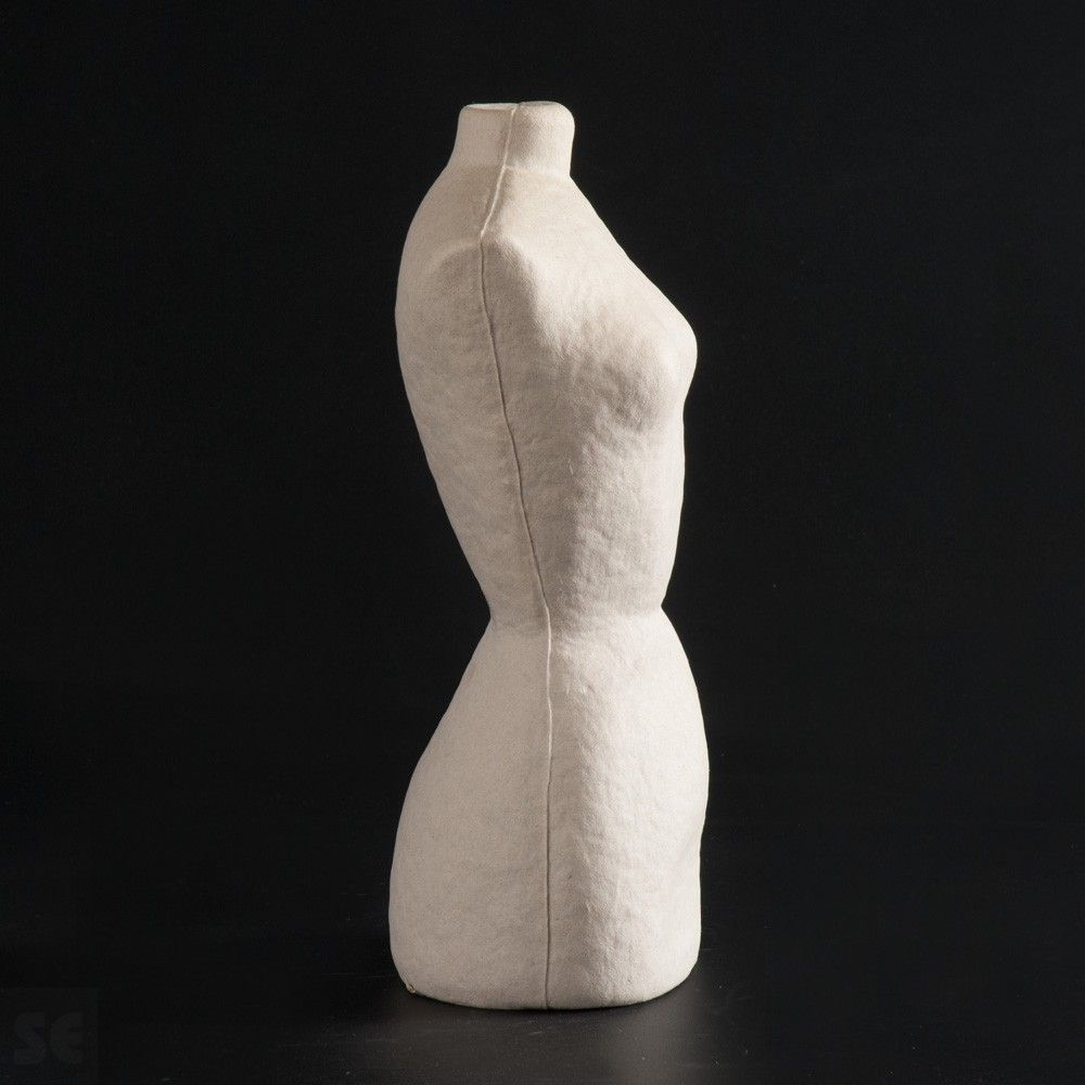 Cuerpo de mujer miniatura de Cartón piedra