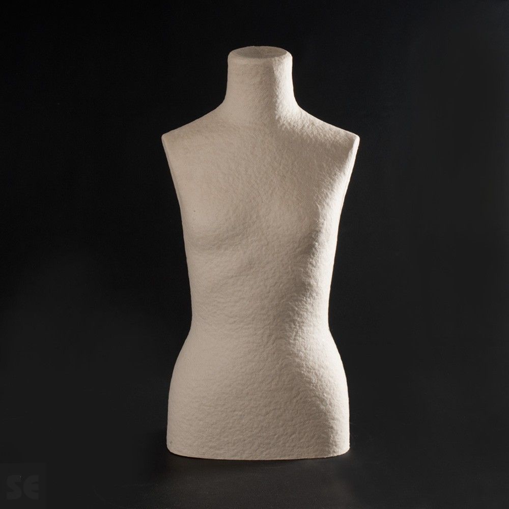 Torso de niño de Cartón piedra