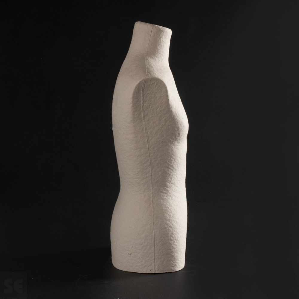 Torso de niño de Cartón piedra